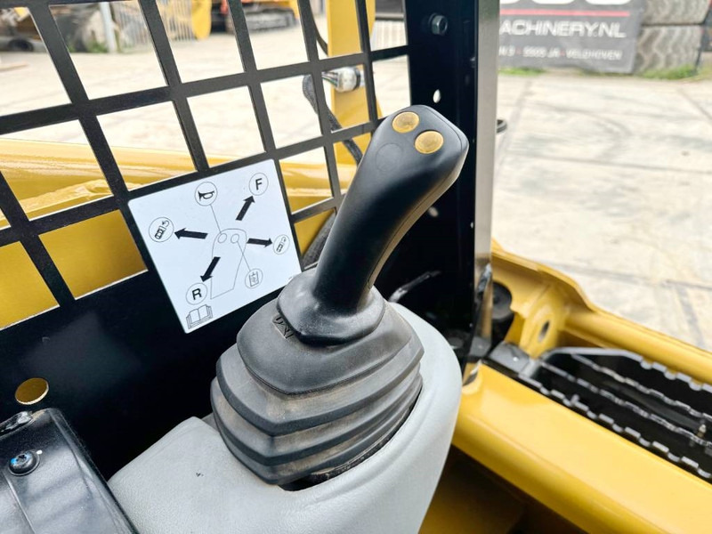 Skid steer loader Cat 216B3 - New / Unused / Extra Hydraulic: picture 8