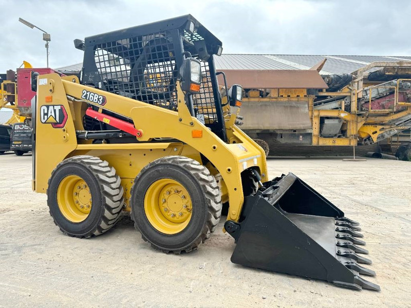 Skid steer loader Cat 216B3 - New / Unused / Extra Hydraulic: picture 6