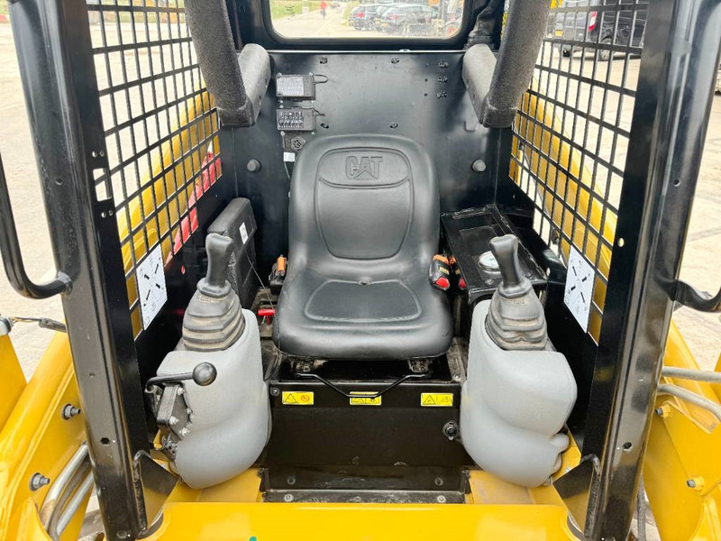 Skid steer loader Cat 216B3 - New / Unused / Extra Hydraulic: picture 7