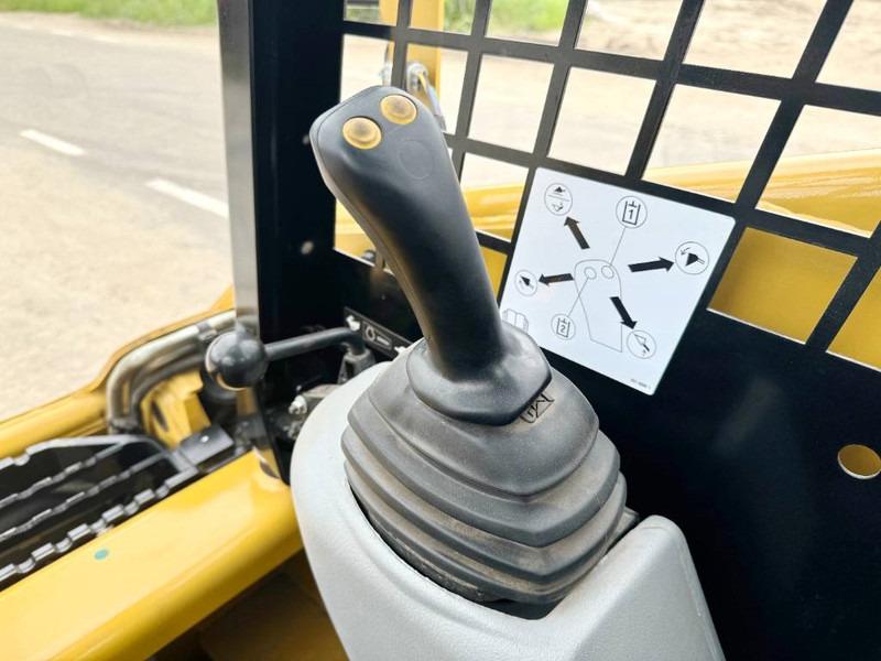 Skid steer loader Cat 216B3 - New / Unused / Extra Hydraulic: picture 9