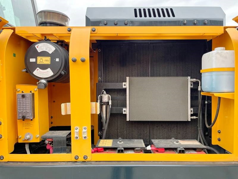 New Excavator Hyundai R245LR - 16 meter Long Reach / New / Unused: picture 16