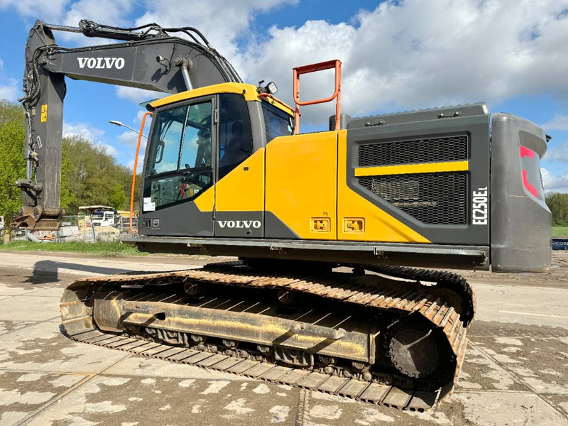 Volvo EC250EL - Hamer Lines / Quick Coupler - Crawler excavator: picture 3 Volvo EC250EL - Hamer Lines / Quick Coupler - Crawler excavator: picture 3