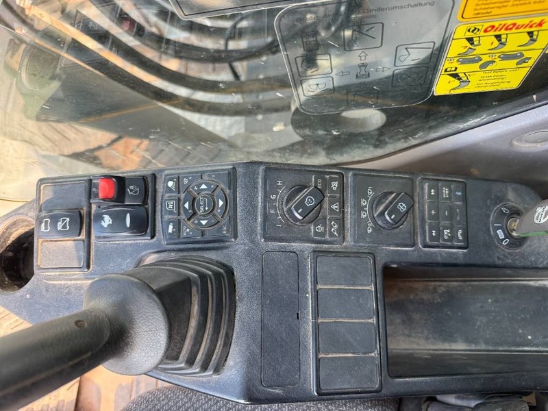 Crawler excavator Volvo EC300ENL - Oilquick / Triple Boom / Tilting Bucket: picture 11