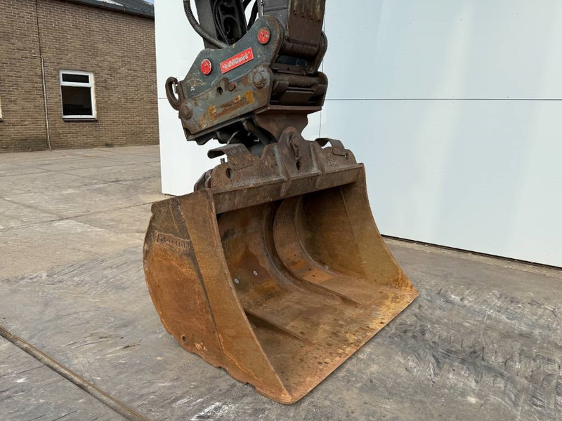 Crawler excavator Volvo EC300ENL - Oilquick / Triple Boom / Tilting Bucket: picture 16