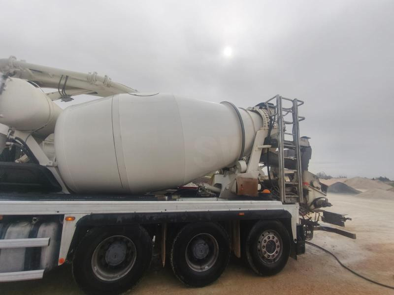 Mixer pump truck Mercedes Actros 3243: picture 9