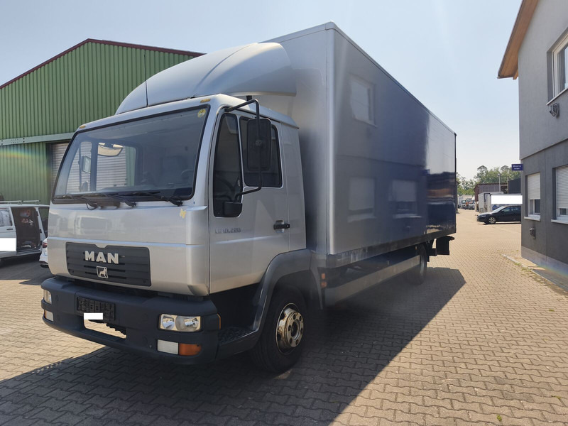 MAN LE 10.220 - Box truck: picture 1 MAN LE 10.220 - Box truck: picture 1