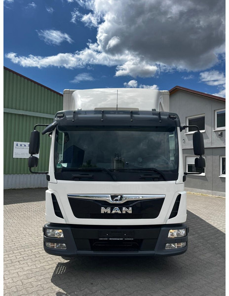 MAN TGL 12.250 Euro 6 4x2 - Box truck: picture 2 MAN TGL 12.250 Euro 6 4x2 - Box truck: picture 2