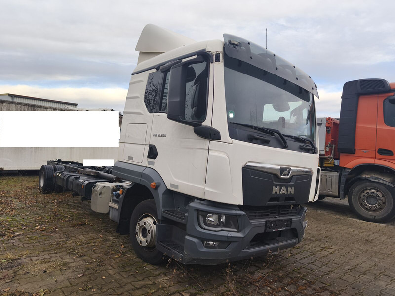 MAN TGL 12.250 Euro6 4x2 AHK - Cab chassis truck: picture 2 MAN TGL 12.250 Euro6 4x2 AHK - Cab chassis truck: picture 2