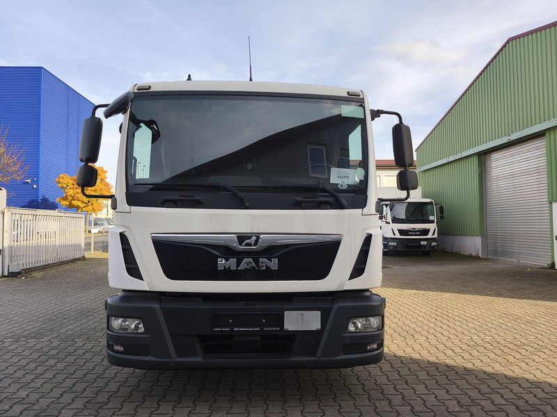 MAN TGL 8.190 Koffer gFH AHK LBW Euro 6 4x2 (11) TÜV NEU - Box truck: picture 3 MAN TGL 8.190 Koffer gFH AHK LBW Euro 6 4x2 (11) TÜV NEU - Box truck: picture 3