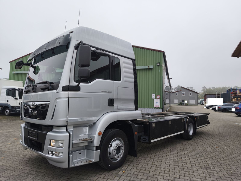 MAN TGM 12.290 BDF Euro 6 4x2 AHK (36) - Cab chassis truck: picture 1 MAN TGM 12.290 BDF Euro 6 4x2 AHK (36) - Cab chassis truck: picture 1