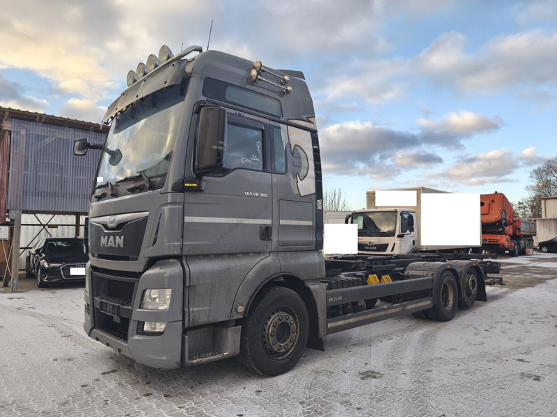 MAN TGX 26.360 - Cab chassis truck: picture 2 MAN TGX 26.360 - Cab chassis truck: picture 2