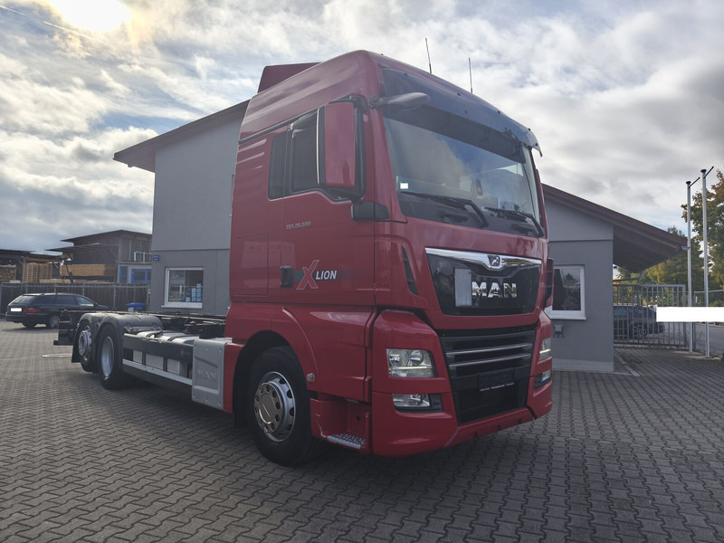 MAN TGX 26.500 BDF 6x2 Euro 6 Retarder Standard Lift+Lenk Euro 6 (29 - Cab chassis truck: picture 2 MAN TGX 26.500 BDF 6x2 Euro 6 Retarder Standard Lift+Lenk Euro 6 (29 - Cab chassis truck: picture 2