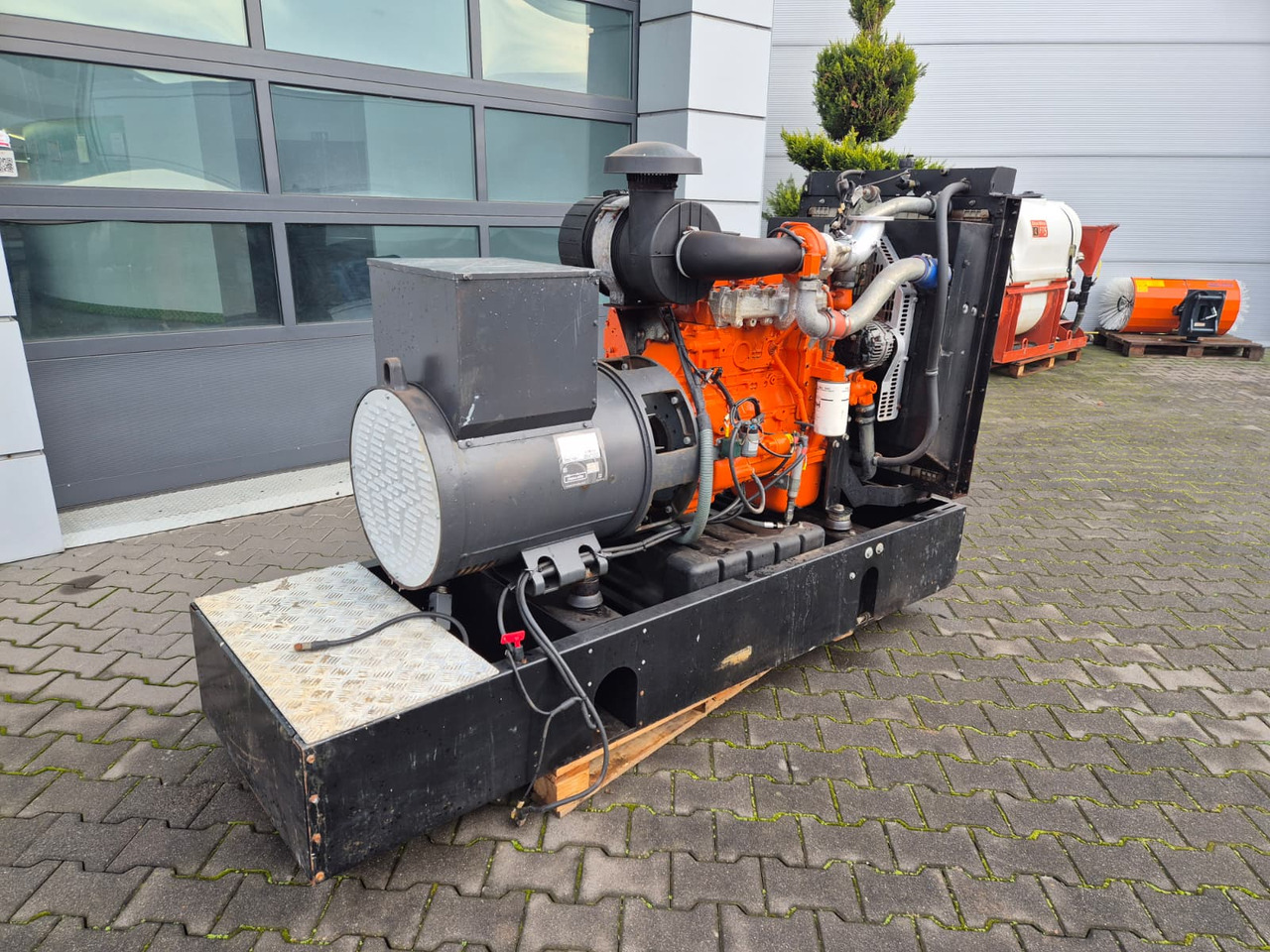 MECALAC ECP34 2S4 - Iveco Engine,126kVA,New oils, filters, Mecc Alte ECP34 2S4 - Iveco Engine,126kVA,New oils, filters, Like New - Generator set: picture 4 MECALAC ECP34 2S4 - Iveco Engine,126kVA,New oils, filters, Mecc Alte ECP34 2S4 - Iveco Engine,126kVA,New oils, filters, Like New - Generator set: picture 4