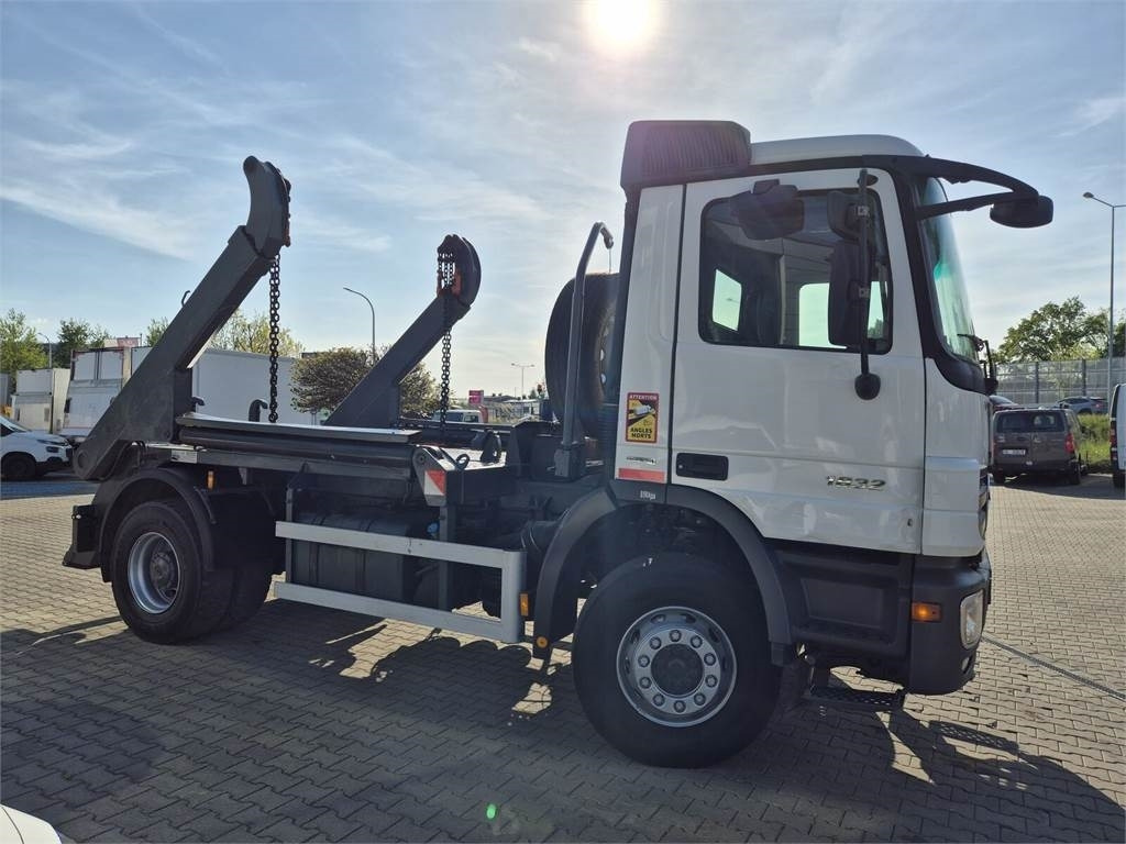 Mercedes-Benz Actros 1832 / FORNAL 180 / 1 OWNER / SERVICED! - Skip loader truck: picture 5 Mercedes-Benz Actros 1832 / FORNAL 180 / 1 OWNER / SERVICED! - Skip loader truck: picture 5