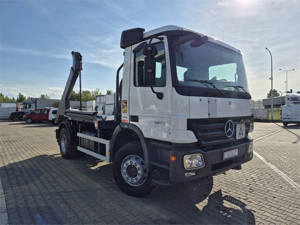 Mercedes-Benz Actros 1832 / FORNAL 180 / 1 OWNER / SERVICED! - Skip loader truck: picture 1 Mercedes-Benz Actros 1832 / FORNAL 180 / 1 OWNER / SERVICED! - Skip loader truck: picture 1