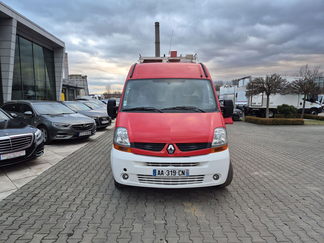 RENAULT Master 2.5 DCi / Like NEW LOW KM / 4 Seats - Fire truck: picture 4 RENAULT Master 2.5 DCi / Like NEW LOW KM / 4 Seats - Fire truck: picture 4
