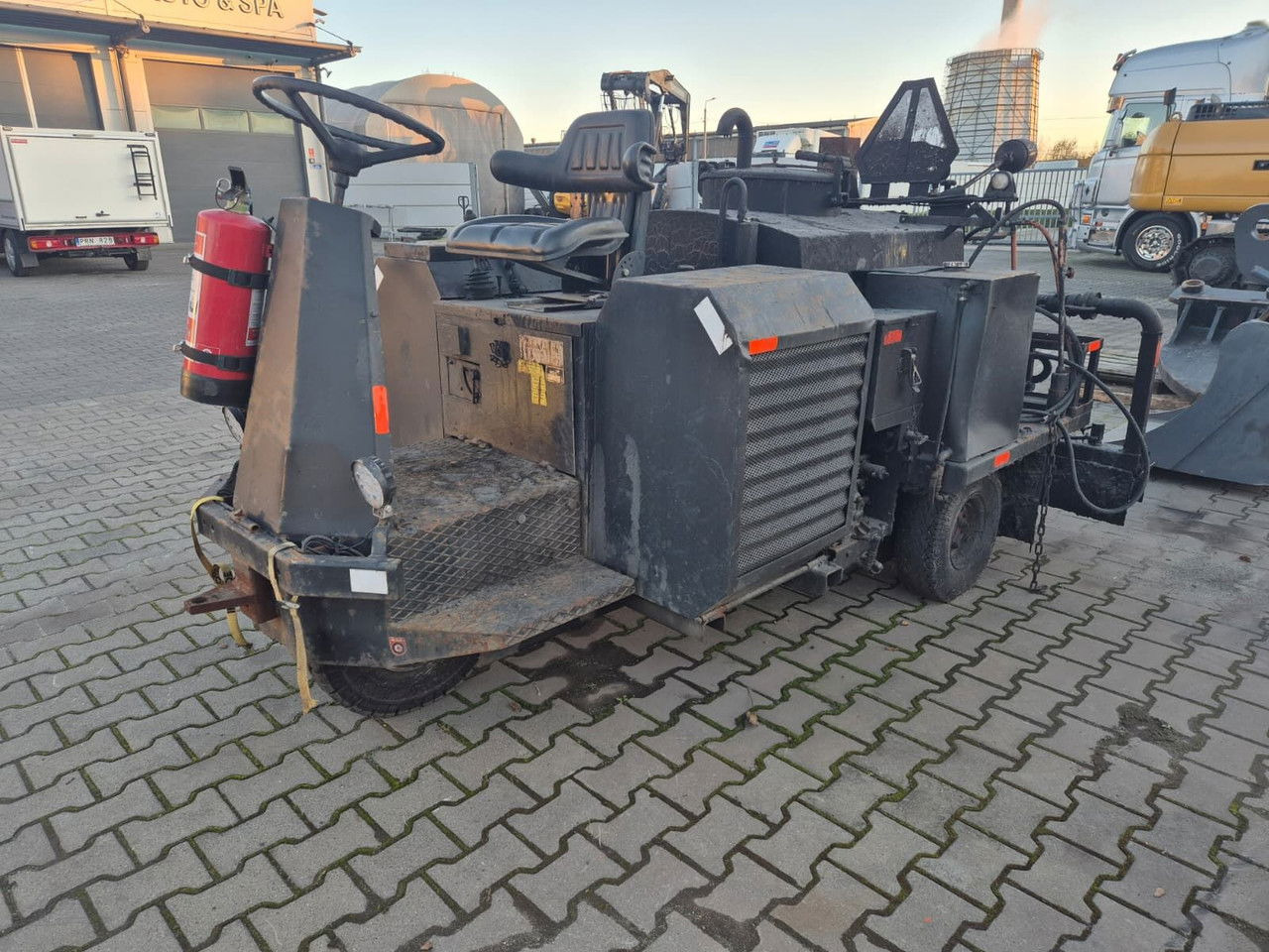 Savalco HM10HD / 1999 / 1 Owner Savalco HM10HD / 1999 / 1 Owner - Asphalt distributor: picture 1 Savalco HM10HD / 1999 / 1 Owner Savalco HM10HD / 1999 / 1 Owner - Asphalt distributor: picture 1