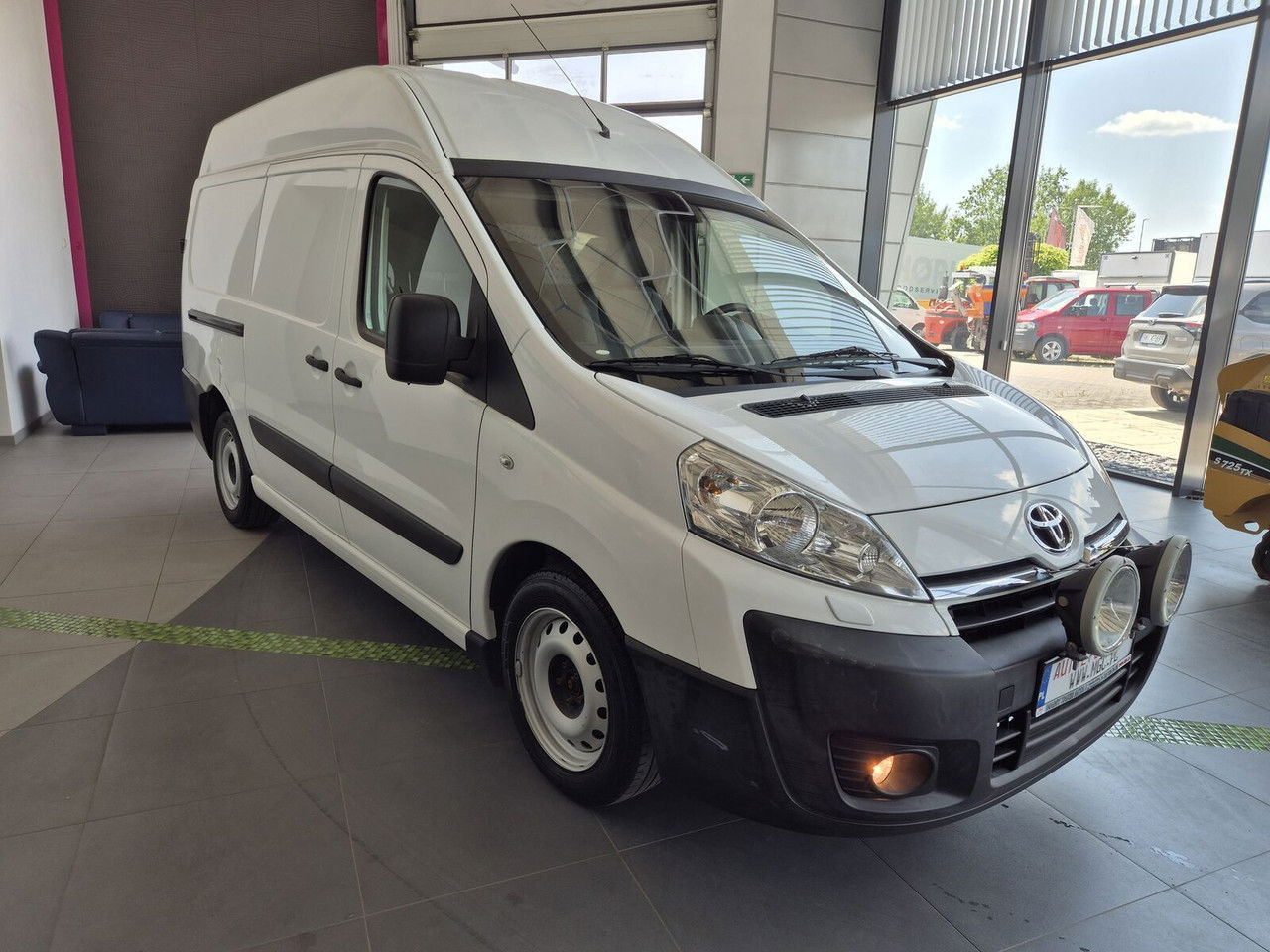 Toyota ProAce 2.0 D4-D / 1 Owner / LOW KM / Webasto / Service CAR - Small van: picture 4 Toyota ProAce 2.0 D4-D / 1 Owner / LOW KM / Webasto / Service CAR - Small van: picture 4