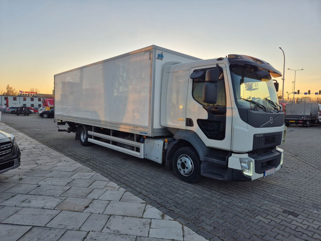 Volvo FL 240 - Refrigerator truck: picture 5 Volvo FL 240 - Refrigerator truck: picture 5