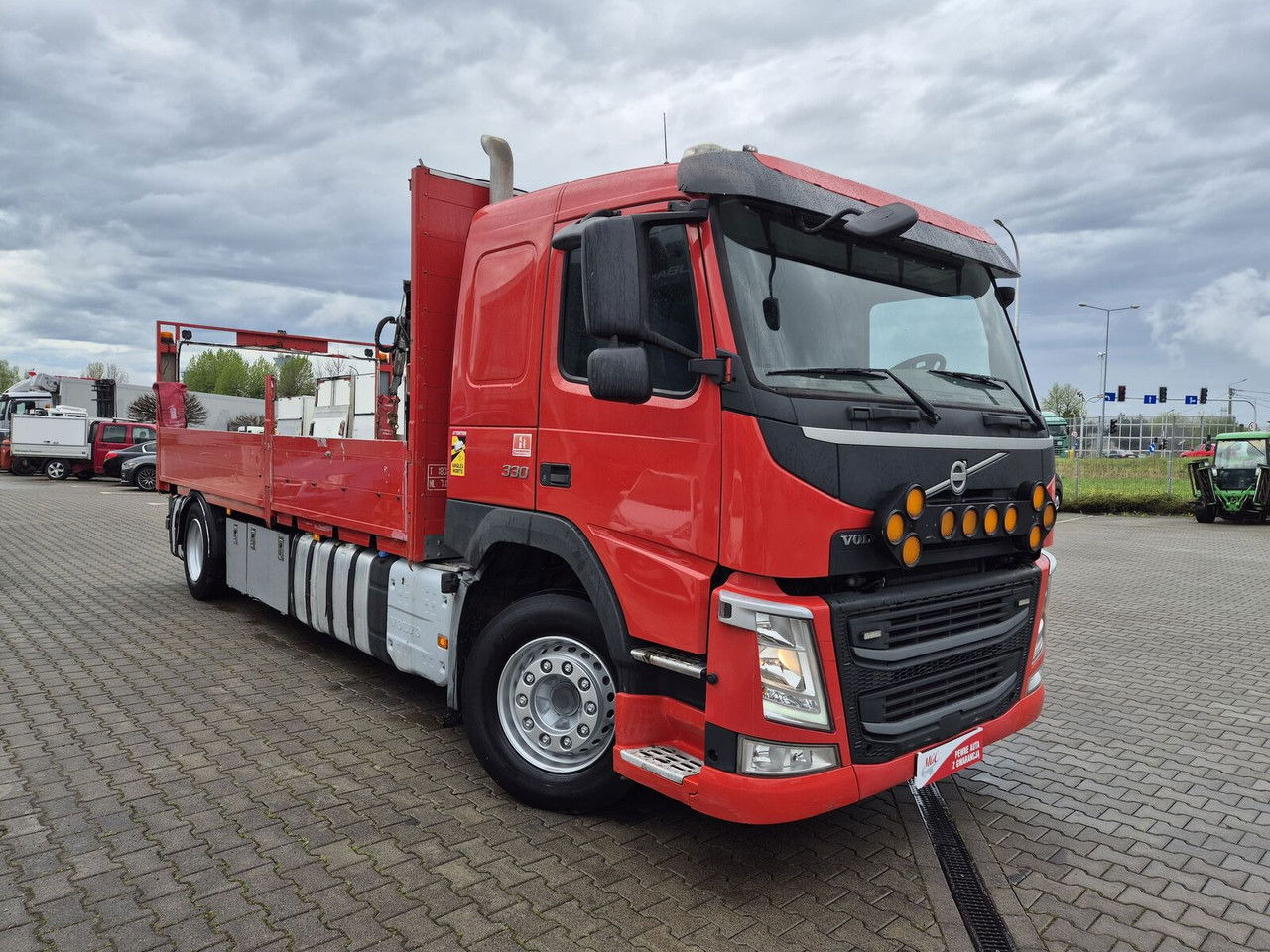 Volvo FM 330 Webasto / HDS Hiab / 1 Owner - Dropside/ Flatbed truck, Crane truck: picture 2 Volvo FM 330 Webasto / HDS Hiab / 1 Owner - Dropside/ Flatbed truck, Crane truck: picture 2