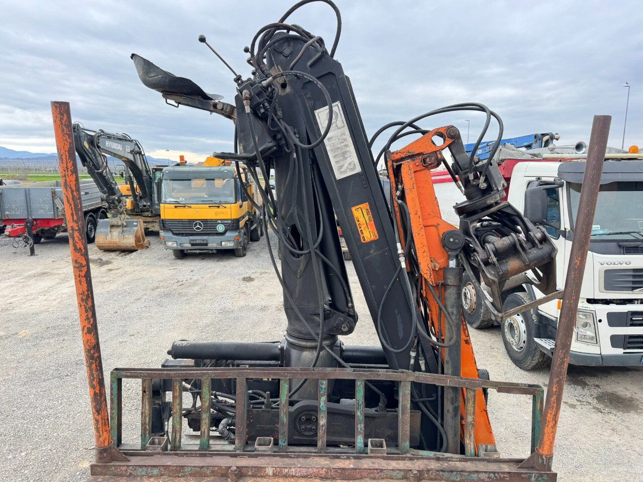 Hiab 900 Crane + Remote Control - Loader crane: picture 1 Hiab 900 Crane + Remote Control - Loader crane: picture 1