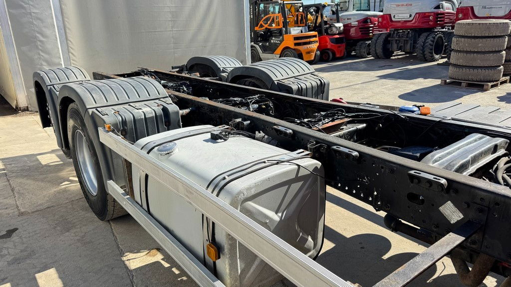 MAN TGA 26.460 6X2 chassis - lifitng axle - Cab chassis truck: picture 4 MAN TGA 26.460 6X2 chassis - lifitng axle - Cab chassis truck: picture 4