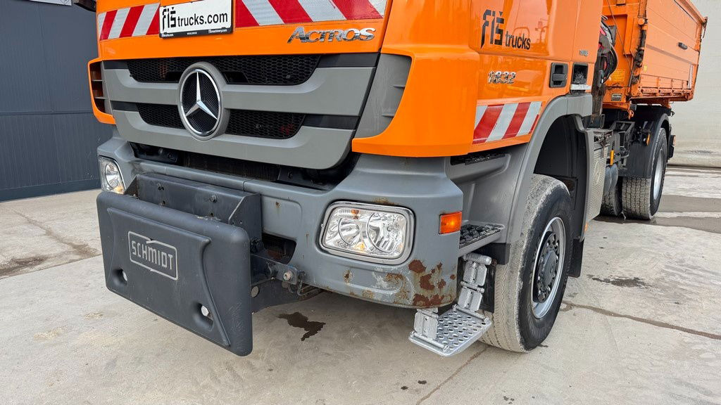 Mercedes-Benz Actros 1832 AK tipper 4x4 - crane Fassi 9.2M - remote control - Tipper: picture 2 Mercedes-Benz Actros 1832 AK tipper 4x4 - crane Fassi 9.2M - remote control - Tipper: picture 2