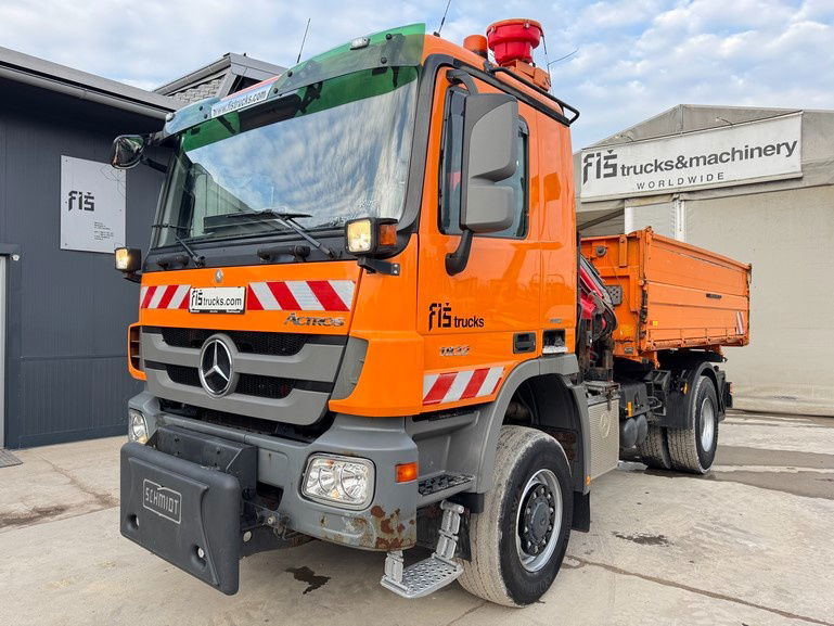 Mercedes-Benz Actros 1832 AK tipper 4x4 - crane Fassi 9.2M - remote control - Tipper: picture 1 Mercedes-Benz Actros 1832 AK tipper 4x4 - crane Fassi 9.2M - remote control - Tipper: picture 1
