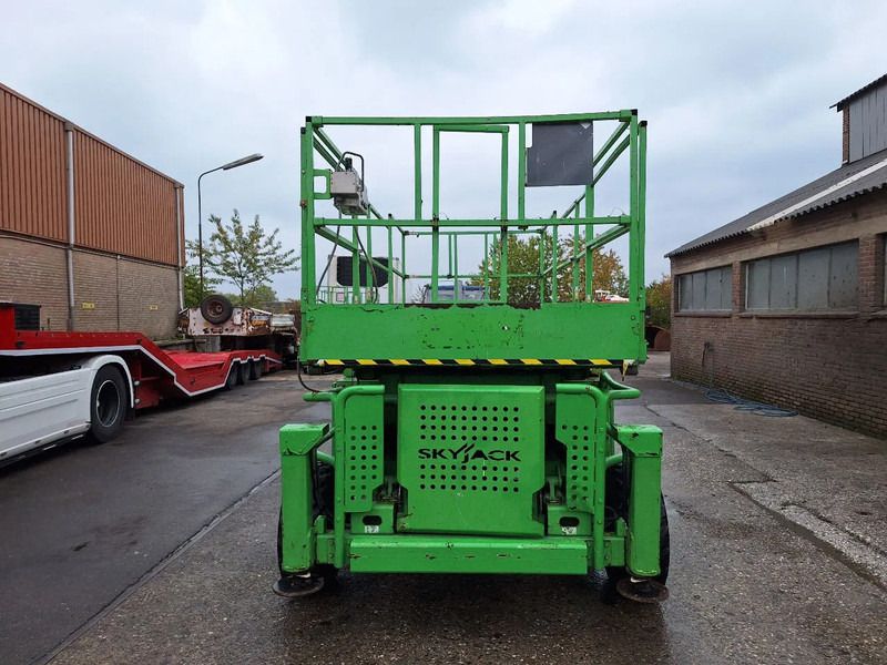 Skyjack SJ-8831 - Scissor lift: picture 2 Skyjack SJ-8831 - Scissor lift: picture 2