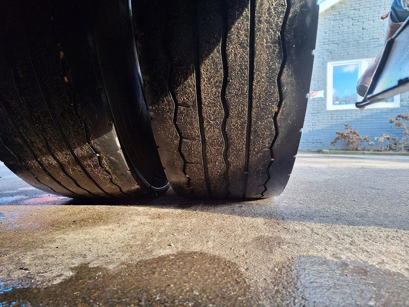 Tractor unit Scania R520 R520 V8: picture 18