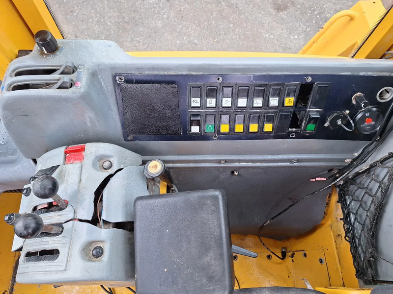 Wheel loader Volvo L220D: picture 16