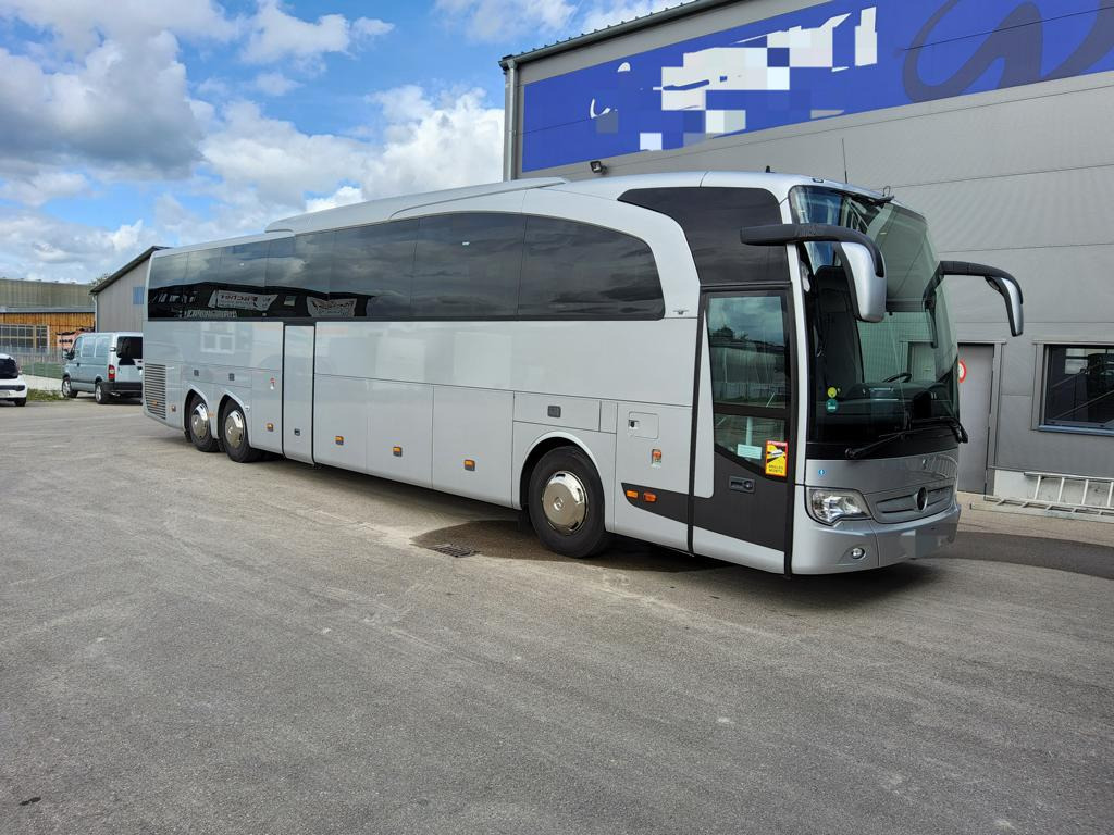 Mercedes Benz 2x Travego L 17 RHD vis a vis Tisch - Stehküche - Luxline - 476 PS - Coach: picture 1 Mercedes Benz 2x Travego L 17 RHD vis a vis Tisch - Stehküche - Luxline - 476 PS - Coach: picture 1