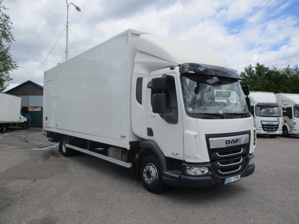 DAF LF 230 Dhollandia 2T - Box truck: picture 1 DAF LF 230 Dhollandia 2T - Box truck: picture 1