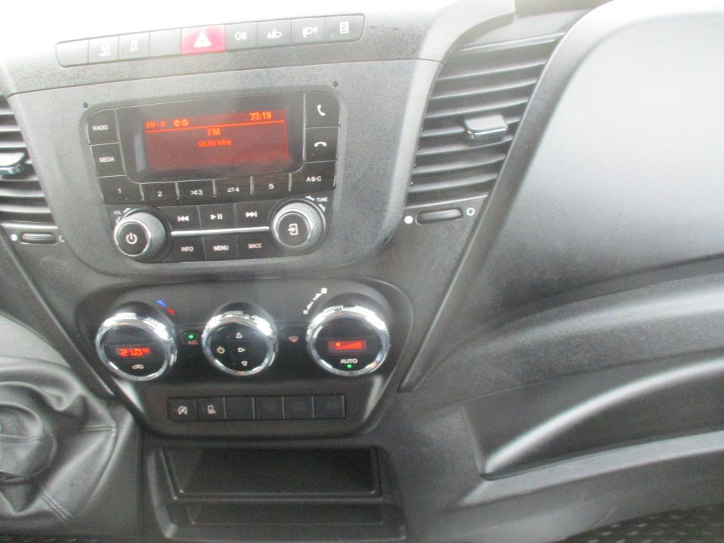 Panel van Iveco Daily 35S16: picture 11