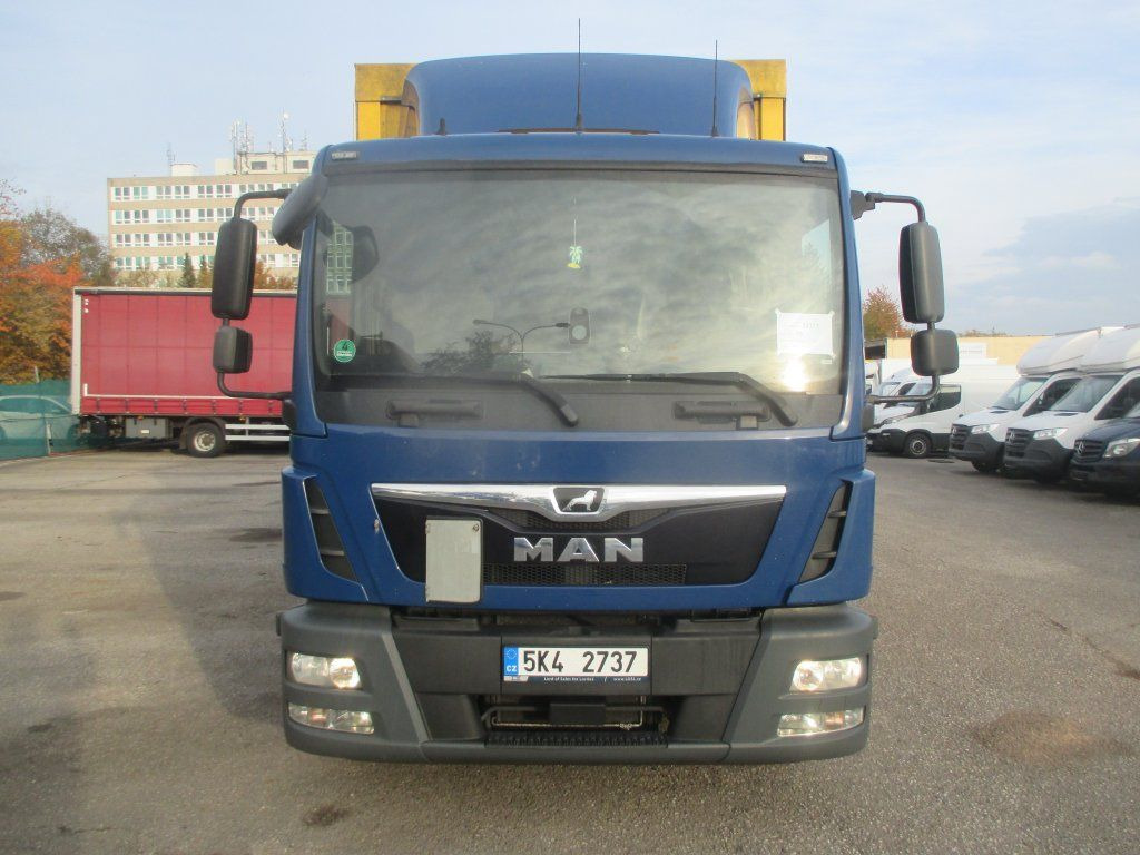 MAN TGL 12.250 - Curtainsider truck: picture 2 MAN TGL 12.250 - Curtainsider truck: picture 2