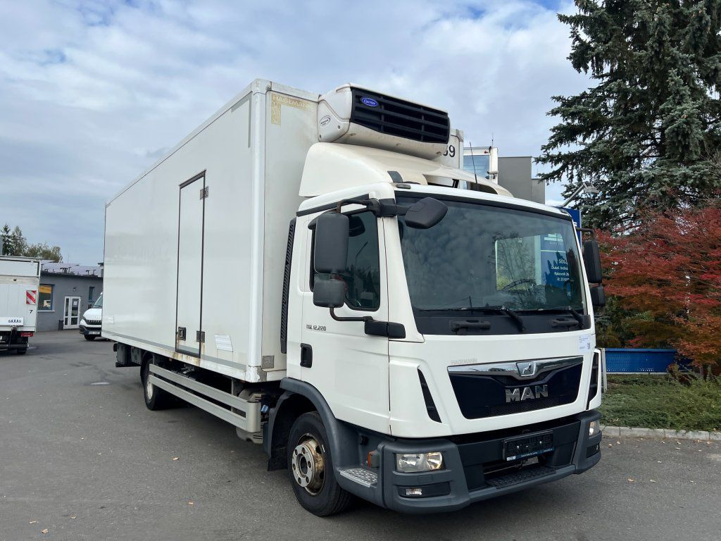 MAN TGL12.220 EURO 6 Carrier Xarios 600 - Refrigerator truck: picture 2 MAN TGL12.220 EURO 6 Carrier Xarios 600 - Refrigerator truck: picture 2