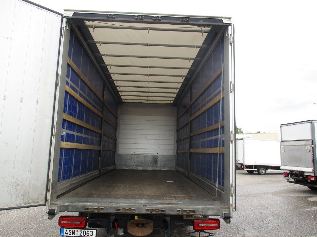 MAN TGL12.250 - Curtainsider truck: picture 5 MAN TGL12.250 - Curtainsider truck: picture 5