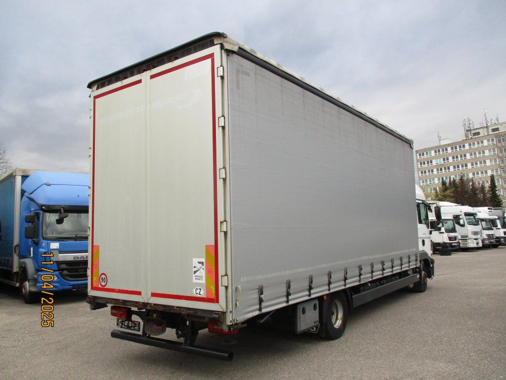 MAN TGL12.250 - Curtainsider truck: picture 5 MAN TGL12.250 - Curtainsider truck: picture 5