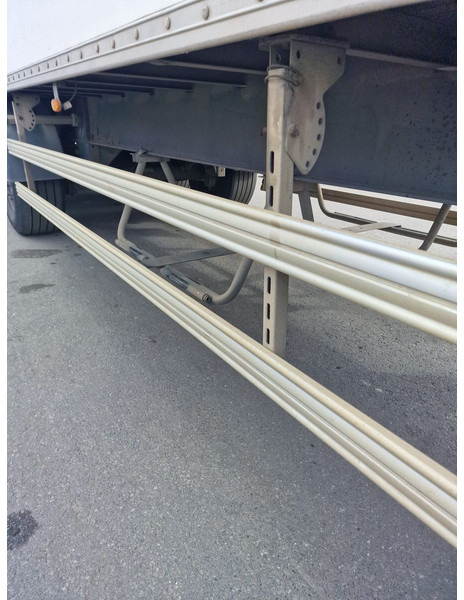 Fruehauf - Closed box semi-trailer: picture 4 Fruehauf - Closed box semi-trailer: picture 4