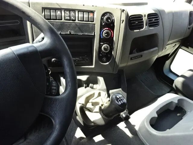 Renault Midlum 270 dxi - manual gearbox / steel suspension lames - Box truck: picture 4 Renault Midlum 270 dxi - manual gearbox / steel suspension lames - Box truck: picture 4