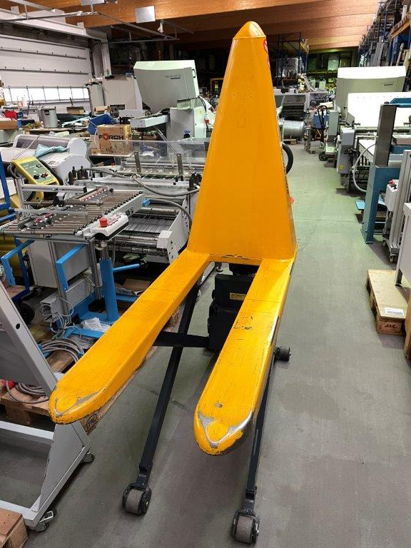 5 (five) scissor pallet truck with electric drive and quick lift pump Jungheinrich model TMX-E 10 - Pallet truck: picture 3 5 (five) scissor pallet truck with electric drive and quick lift pump Jungheinrich model TMX-E 10 - Pallet truck: picture 3