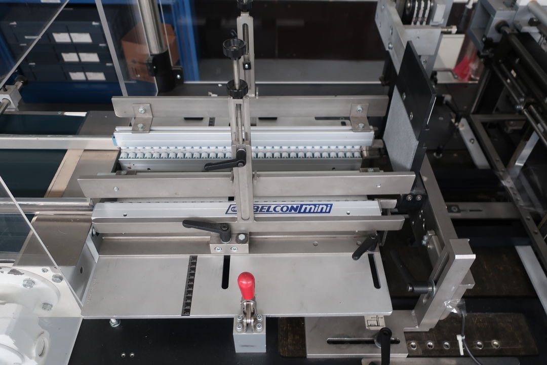 Packaging machinery Sollas SX 60 film wrapping machine with moen maskinbyg pick and place feeder: picture 8
