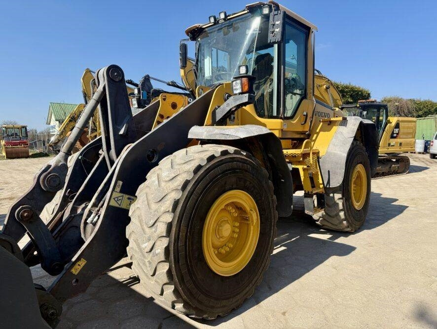 Volvo L120F - Wheel loader: picture 2 Volvo L120F - Wheel loader: picture 2