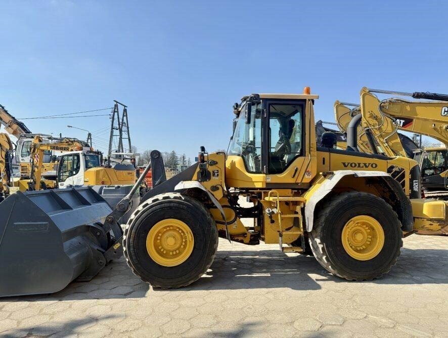 Volvo L120F - Wheel loader: picture 3 Volvo L120F - Wheel loader: picture 3