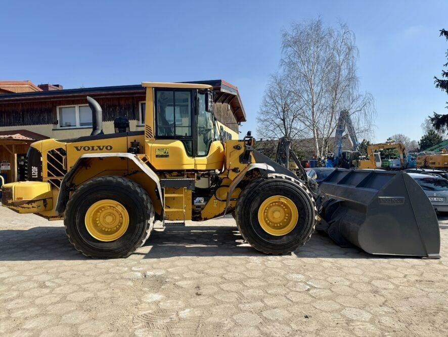 Volvo L120F - Wheel loader: picture 5 Volvo L120F - Wheel loader: picture 5