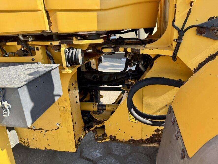 Wheel loader Volvo L120F: picture 12 Wheel loader Volvo L120F: picture 12