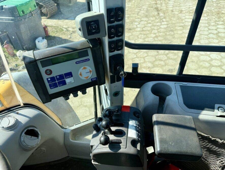 Wheel loader Volvo L120F: picture 22 Wheel loader Volvo L120F: picture 22