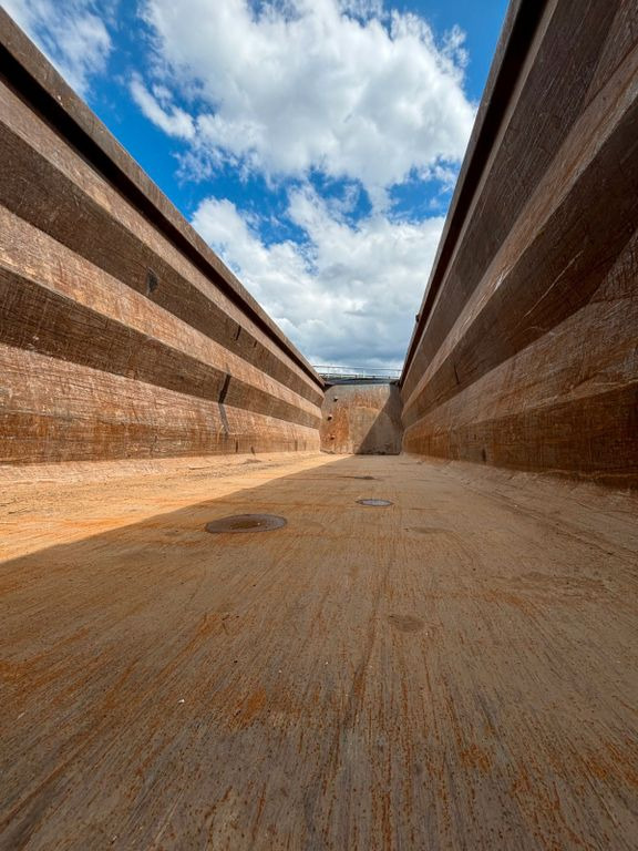 Lück SKF35 Stahl/ 55m³/Liftachse Lück SKF35 Stahl/ 55m³/Liftachse - Tipper semi-trailer: picture 5 Lück SKF35 Stahl/ 55m³/Liftachse Lück SKF35 Stahl/ 55m³/Liftachse - Tipper semi-trailer: picture 5