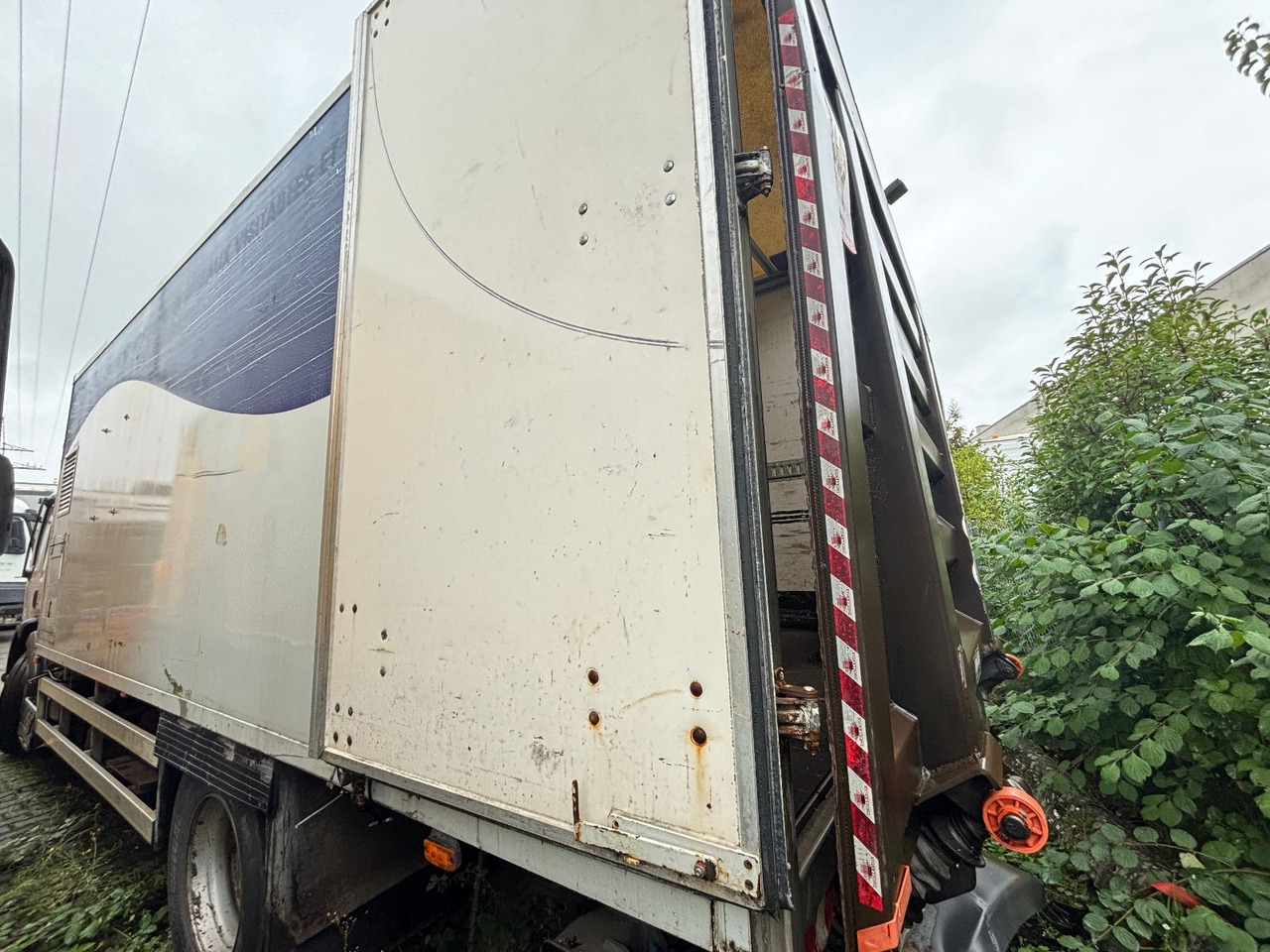 Renault 320*18 - Refrigerator truck: picture 3 Renault 320*18 - Refrigerator truck: picture 3