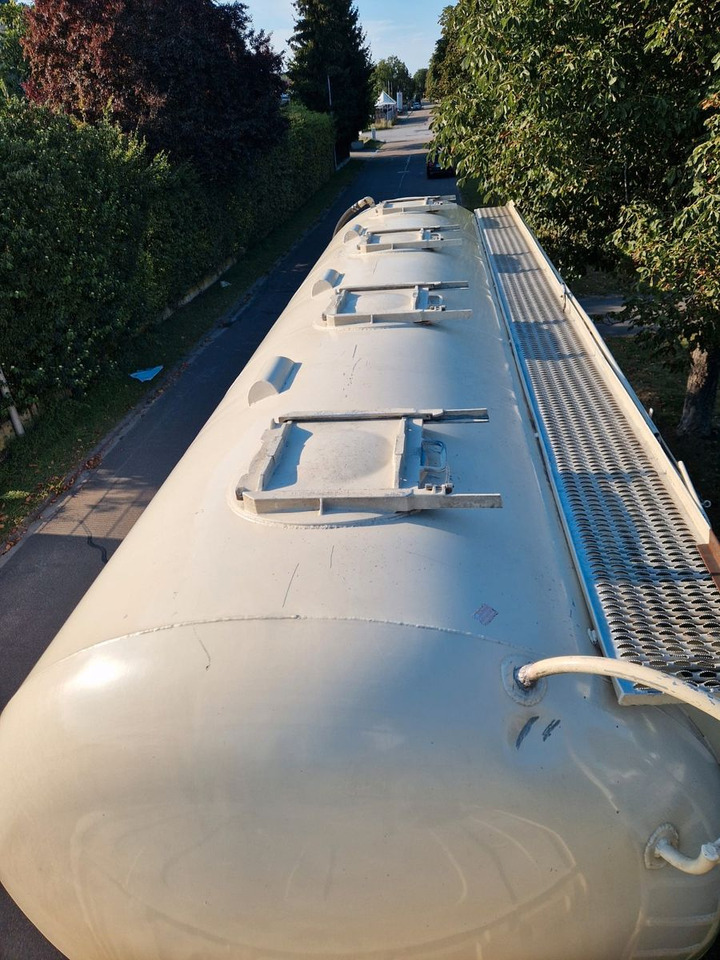 Scania R440 31m³ SILO 4 Kammer/Retarder/Kompressor/Lift - Tank truck: picture 5 Scania R440 31m³ SILO 4 Kammer/Retarder/Kompressor/Lift - Tank truck: picture 5